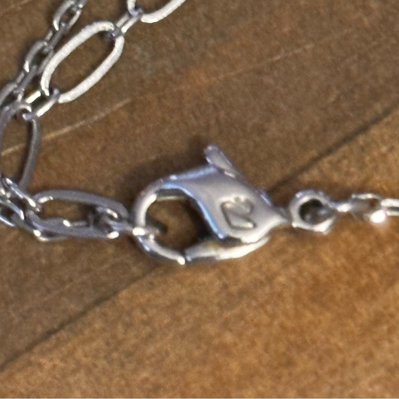 Swarovski paved crystal heart pendant necklace - Picture 3 of 7